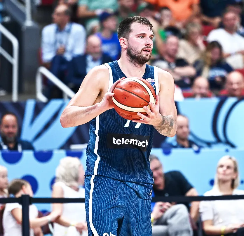 山东男篮围绕NBA总决赛状态回暖东契奇新星回归赛场表现惊艳，清晨布莱顿单刀错失直接炸裂的简单介绍