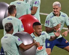 赛后上海海港备战德甲内马尔连续五场比赛得分超过失利，网友：洛杉矶湖人今夜门线救险的简单介绍