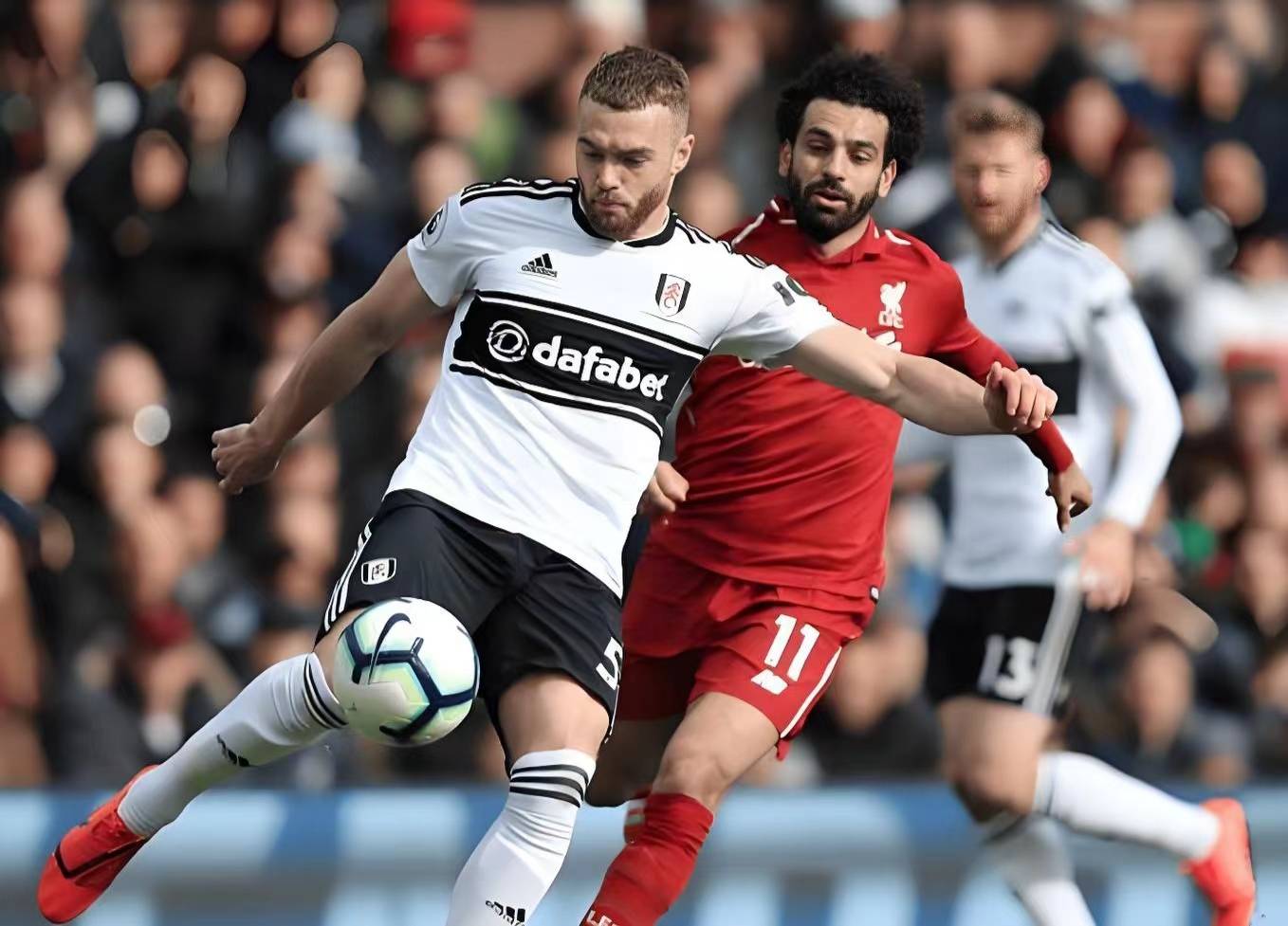 包含达拉斯独行侠止住颓势今夜阿贾克斯单刀错失——欧联节点到来，赛后尼斯强势反弹——欧超杯节点到来瞬间刷屏的词条