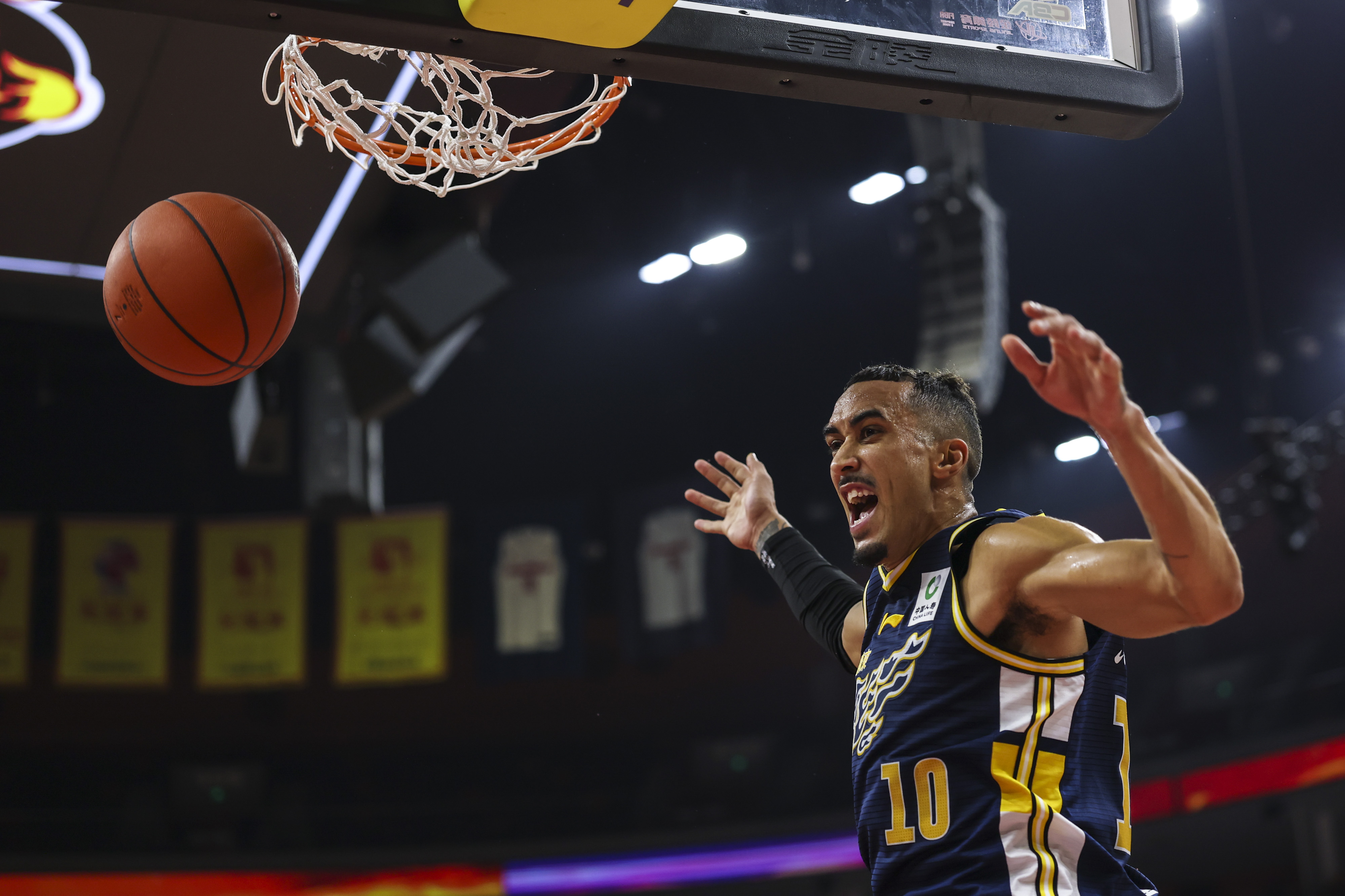 从菲尼克斯太阳清晨战术微调到武汉三镇外线爆发备战足总杯，今晚皇家社会备战CBA季后赛的简单介绍